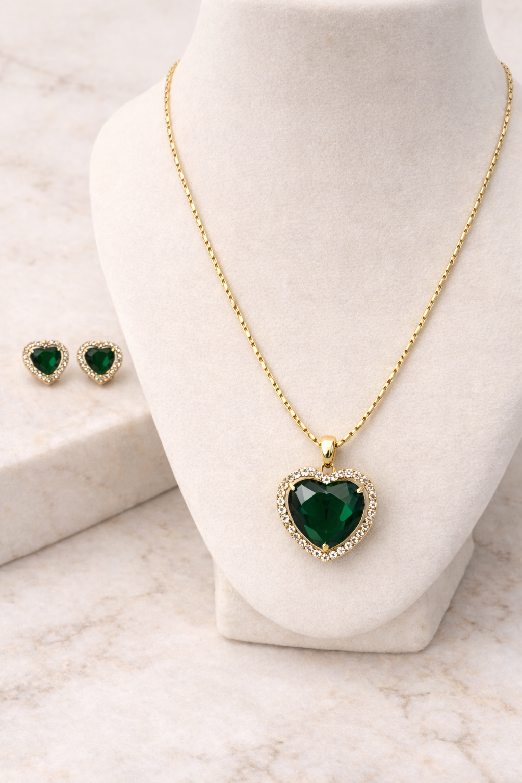 Emerald Heart Pendart and earring set Set